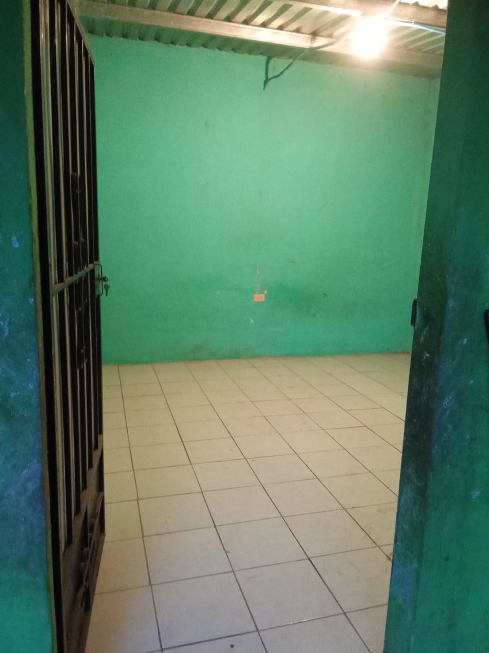 Terreno con Cuarto en Venta en Primavera, Santa Ana