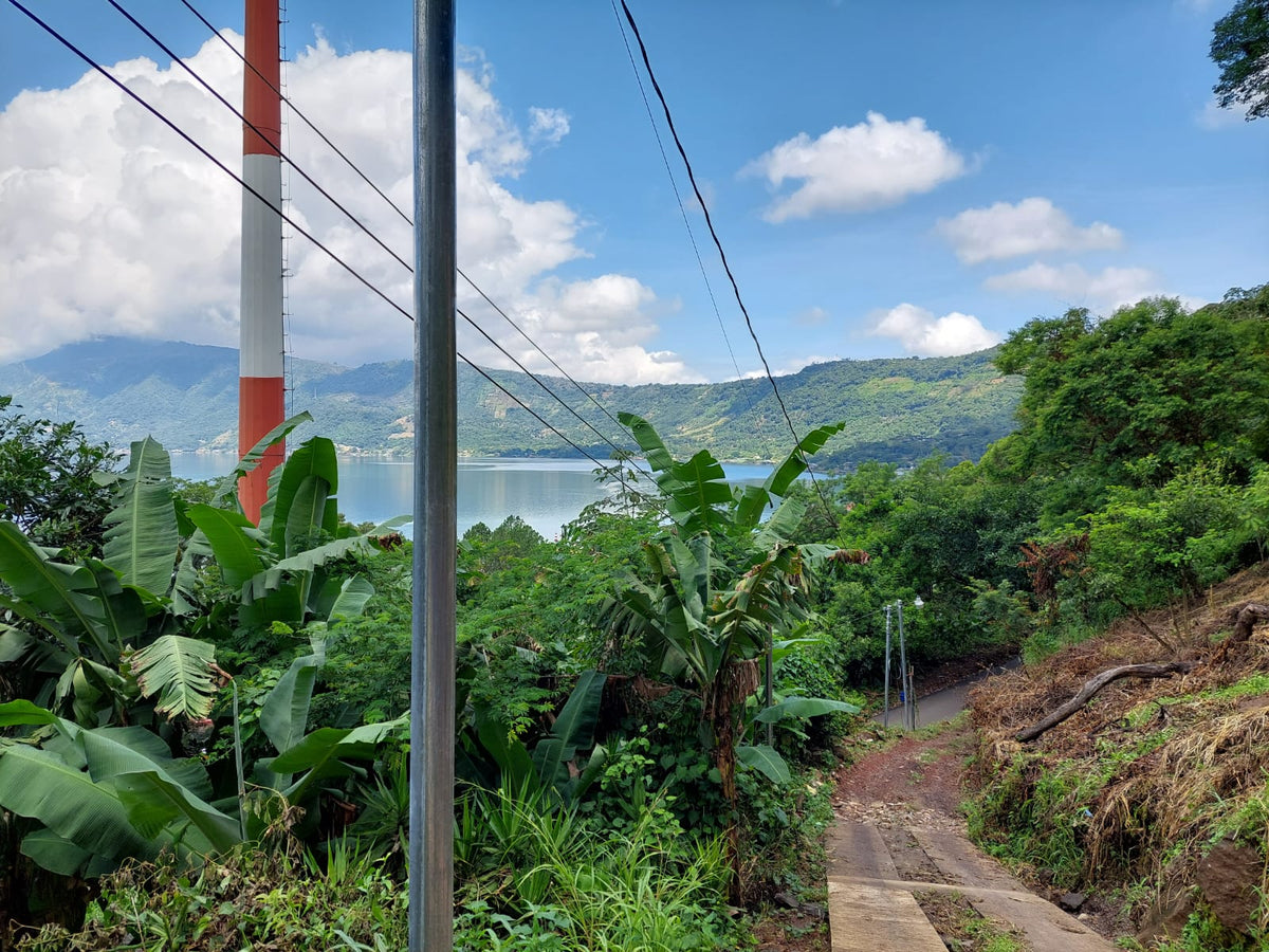 Terreno en Venta con Espectacular Vista al Lago de Coatepeque – 670 Varas²