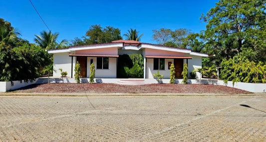 Terreno con 2 Casas Independientes en Joyas del Pacífico – Costa del Sol