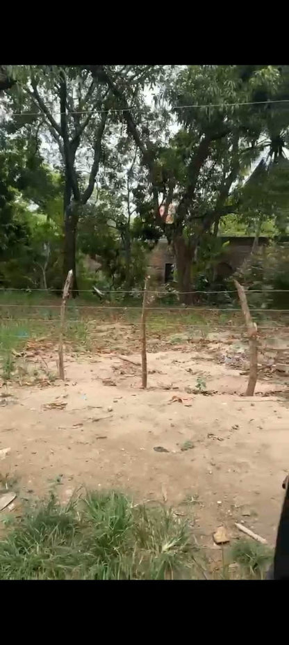 Casa con amplio terreno urbano en venta en Col. Anabella, Zacatecoluca