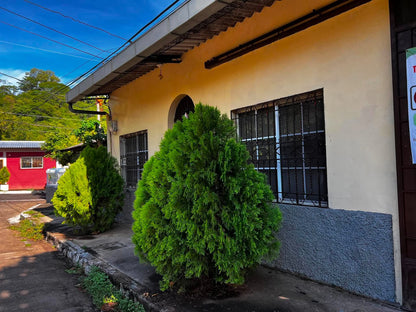 Casa con Local Comercial en Ubicación Estratégica en Chinameca, San Miguel