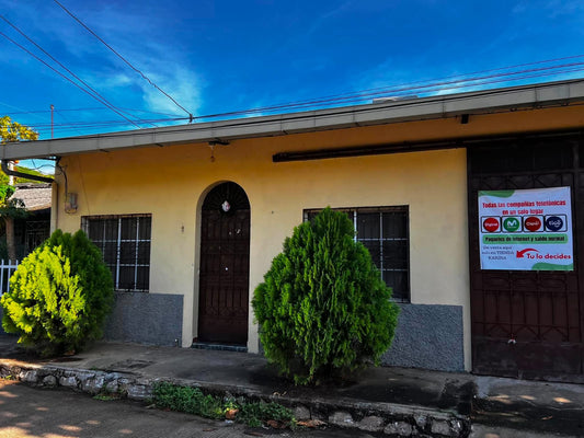Casa con Local Comercial en Ubicación Estratégica en Chinameca, San Miguel