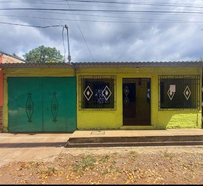 Casa en Venta en Urbanización y Colonia Libertad #1, Chalchuapa | Excelente Ubicación y Precio Negociable