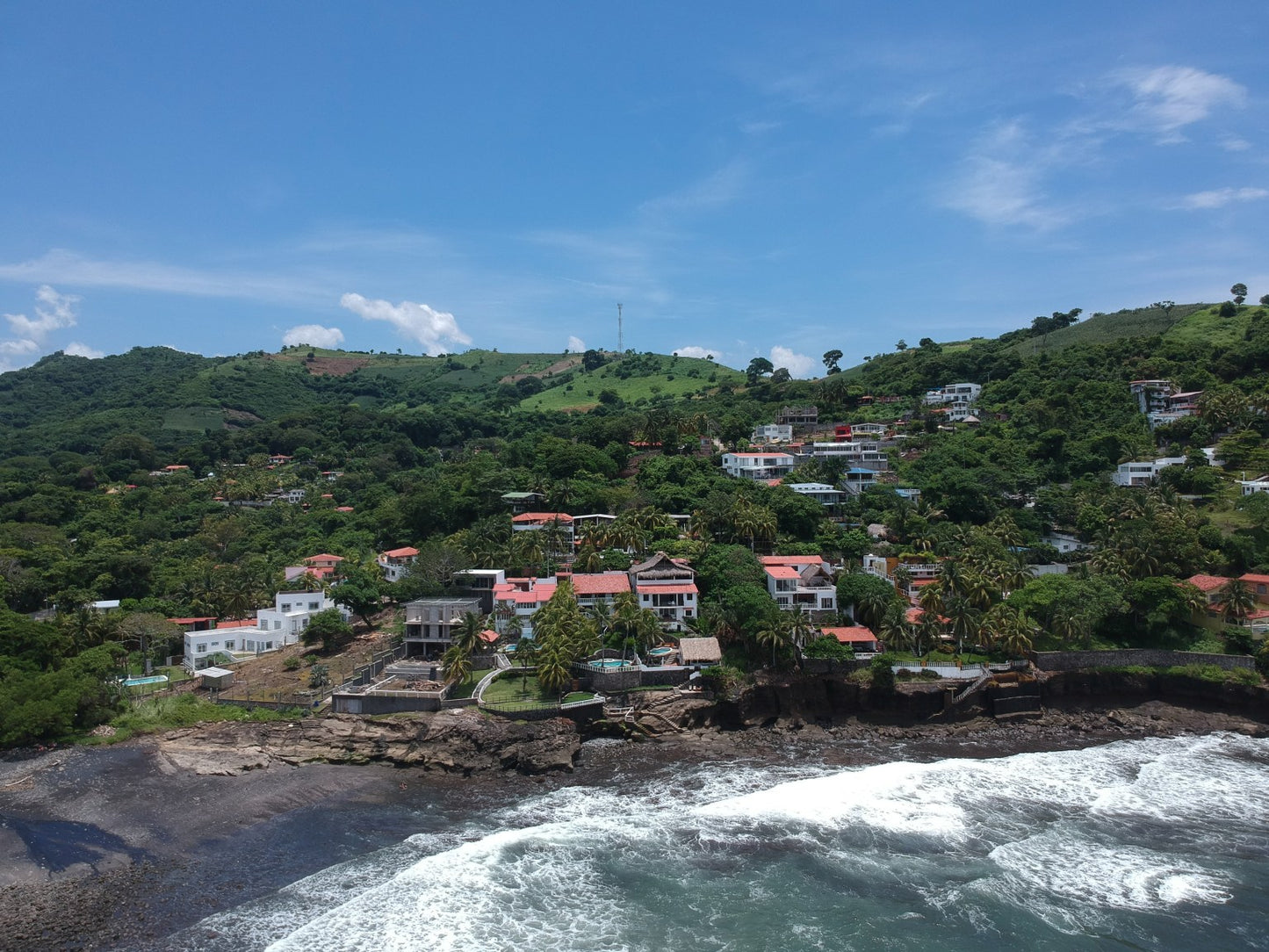 Terreno en venta dentro del exclusivo complejo privado Atami Escape and Resort, La Libertad