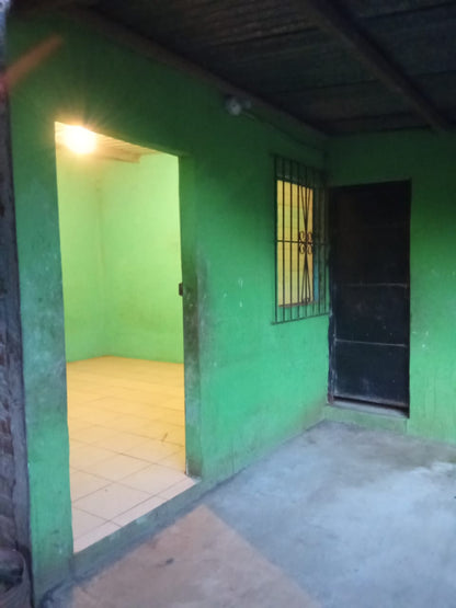 Terreno con Cuarto en Venta en Primavera, Santa Ana