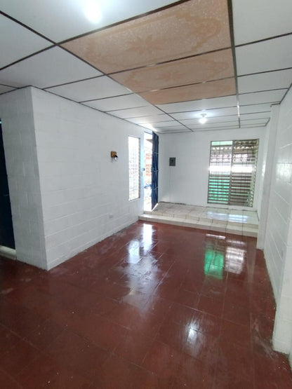Casa en Venta en Las Palmeras, Santa Tecla | Excelente Ubicación y Gran Potencial de Inversión