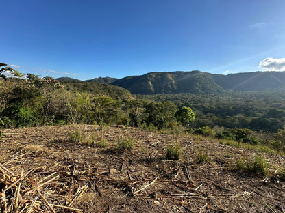 Terreno en Venta en Santa Ana con Vista al Lago de Coatepeque