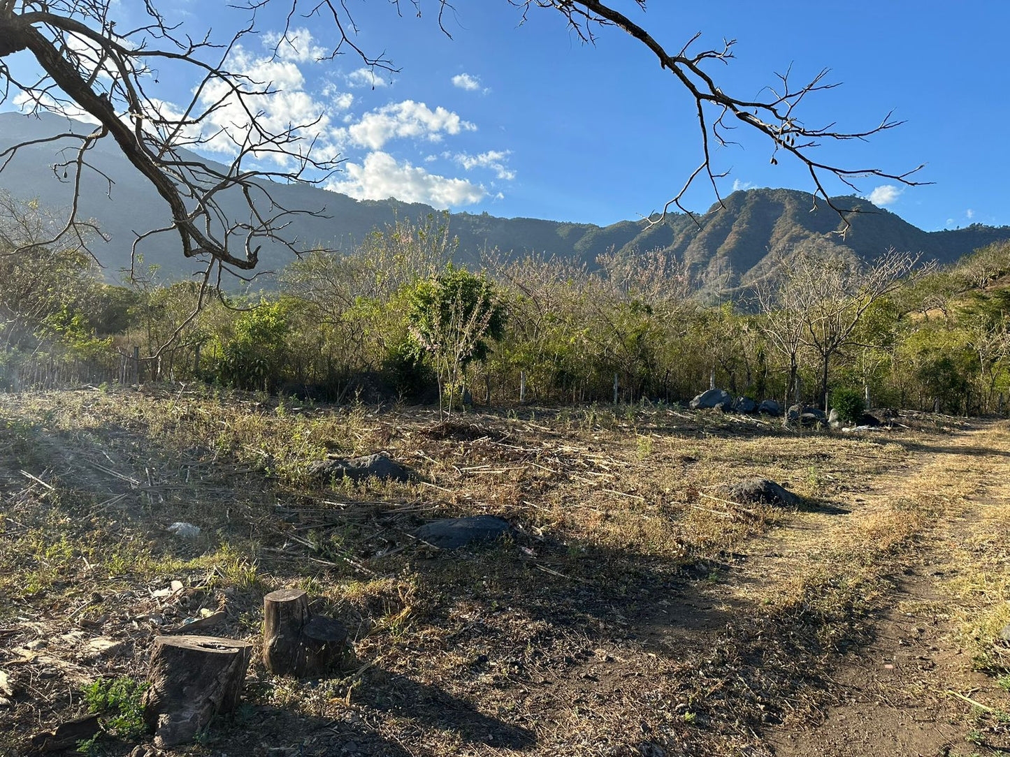 Terreno en Venta en Santa Ana con Vista al Lago de Coatepeque