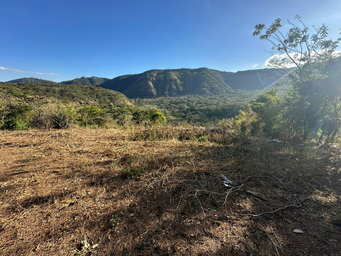 Terreno en Venta en Santa Ana con Vista al Lago de Coatepeque