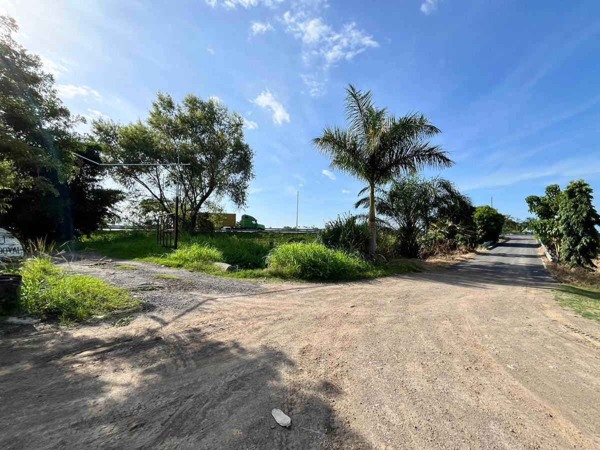 Terreno Estratégico en Venta Frente al Boulevard Claudia Lars | Ideal para Inversión y Desarrollo Comercial