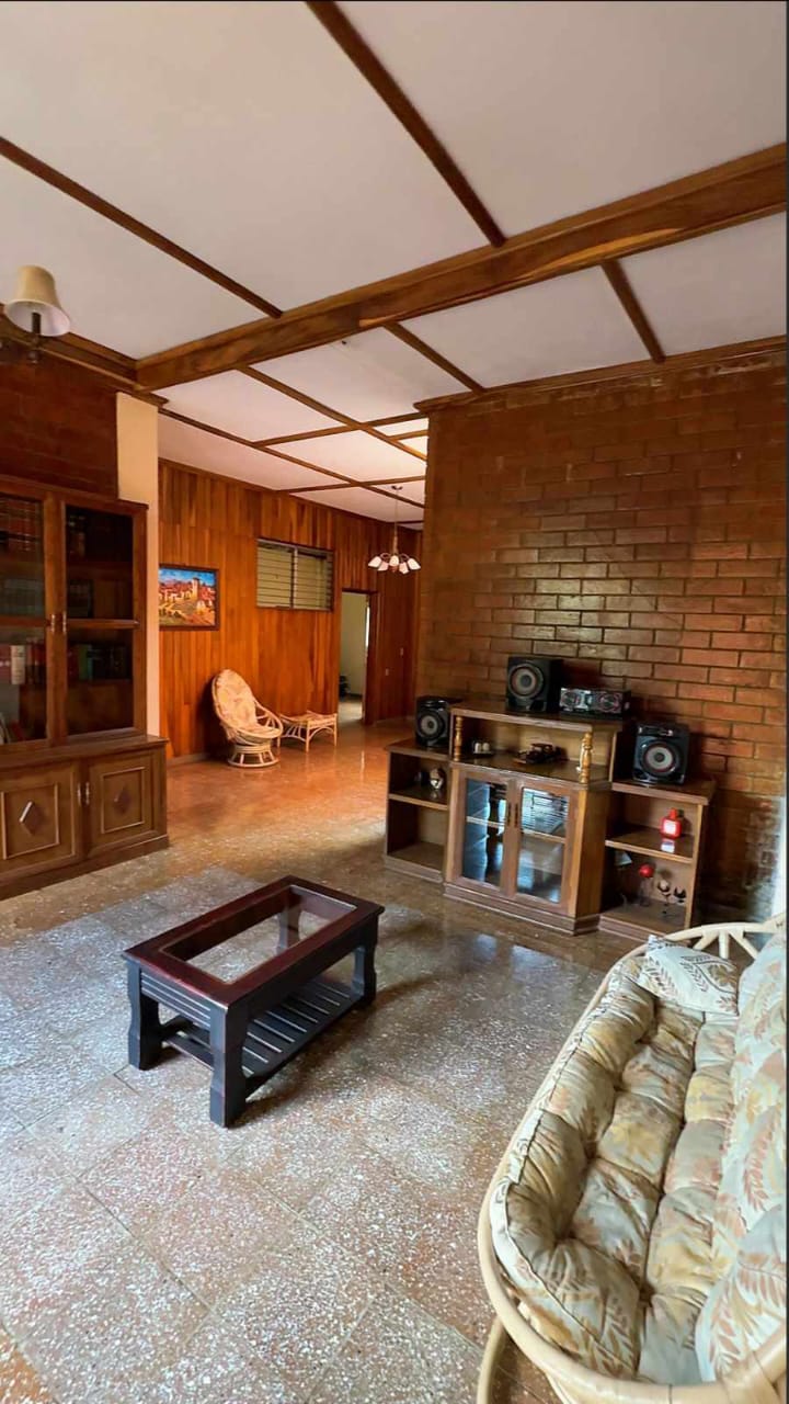 Exclusiva Propiedad de Lujo en Ahuachapán | Amplios Espacios, Piscina y Excelente Ubicación