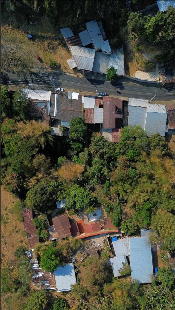 Exclusiva Propiedad de Lujo en Ahuachapán | Amplios Espacios, Piscina y Excelente Ubicación