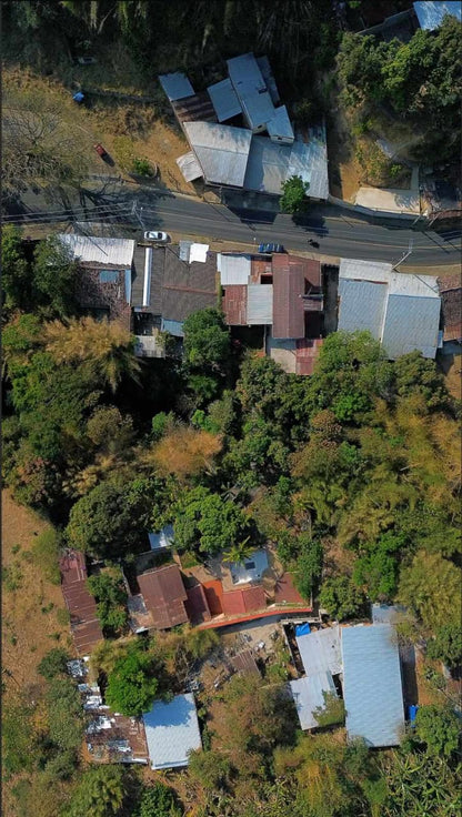 Exclusiva Propiedad de Lujo en Ahuachapán | Amplios Espacios, Piscina y Excelente Ubicación