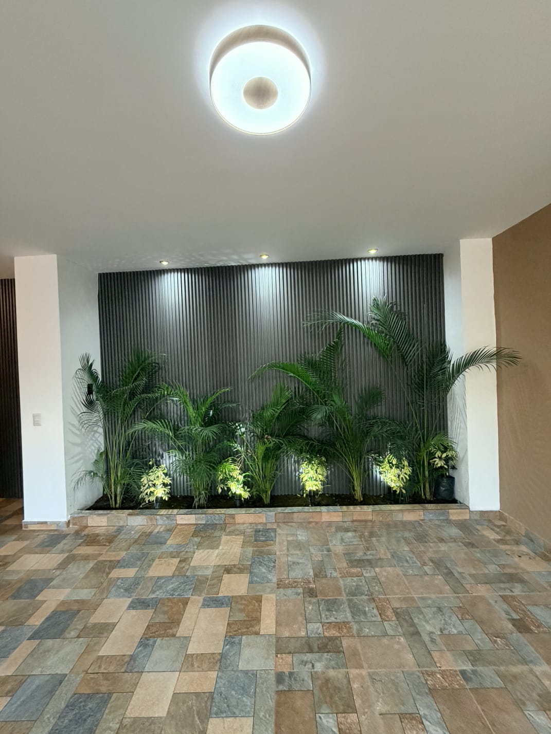 Exclusiva Residencia de 3 Plantas con Vista Panorámica al Volcán Chaparrastique