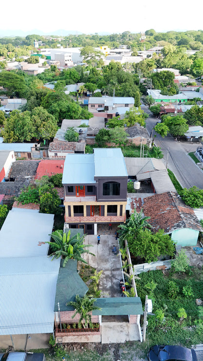 Exclusiva Residencia de 3 Plantas con Vista Panorámica al Volcán Chaparrastique