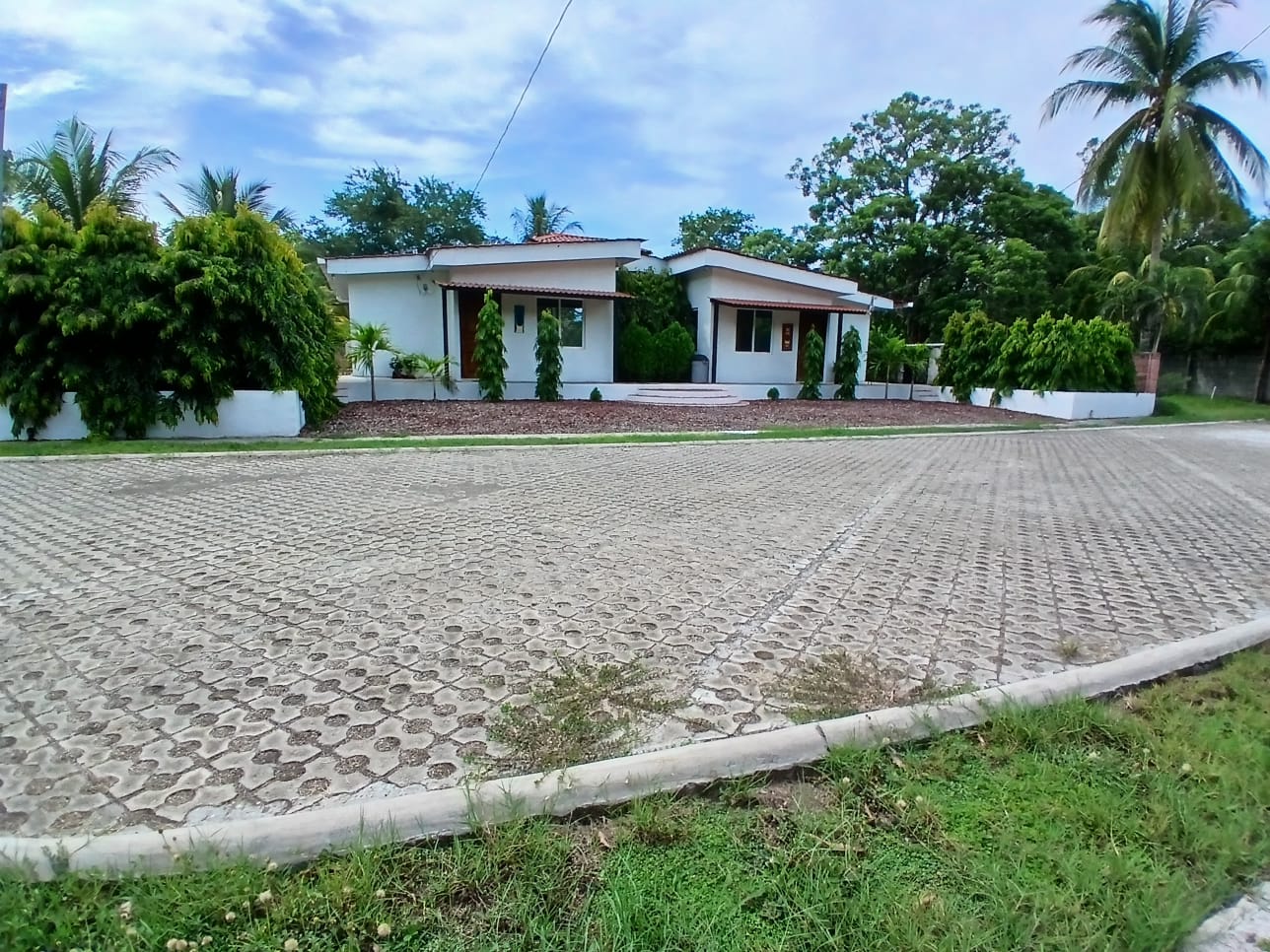 Terreno con 2 Casas Independientes en Joyas del Pacífico – Costa del Sol