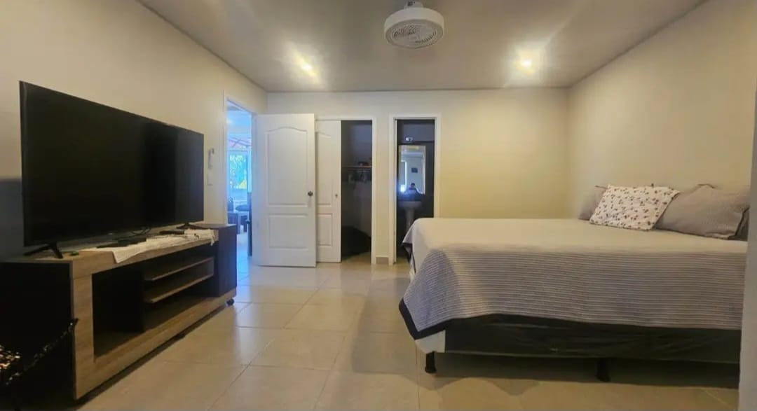 Terreno con 2 Casas Independientes en Joyas del Pacífico – Costa del Sol
