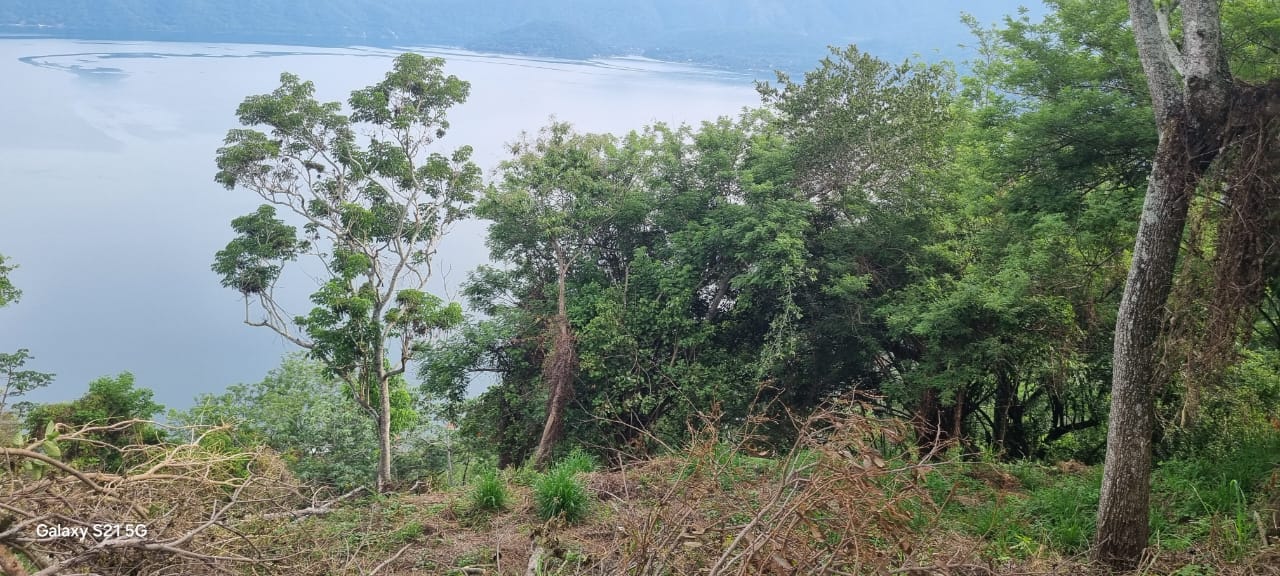 Terreno Semiplano con Espectacular Vista al Lago de Coatepeque – Cantón Flor Amarilla