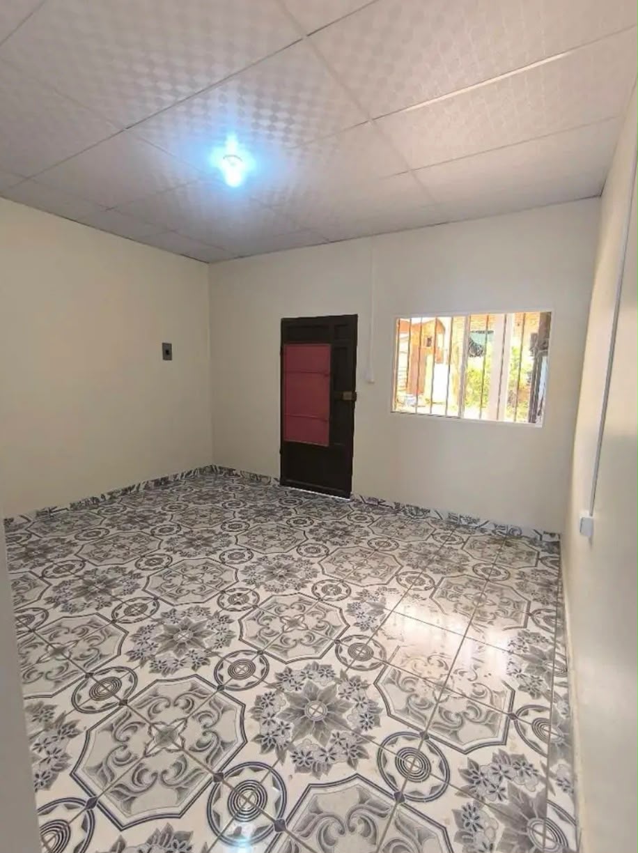 Casa en Venta en San Genaro con 3 Habitaciones y Cochera para 2 Vehículos