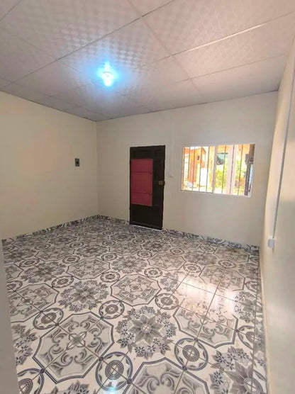 Casa en Venta en San Genaro con 3 Habitaciones y Cochera para 2 Vehículos